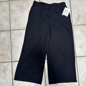 New Lululemon Loungeful Crop in black